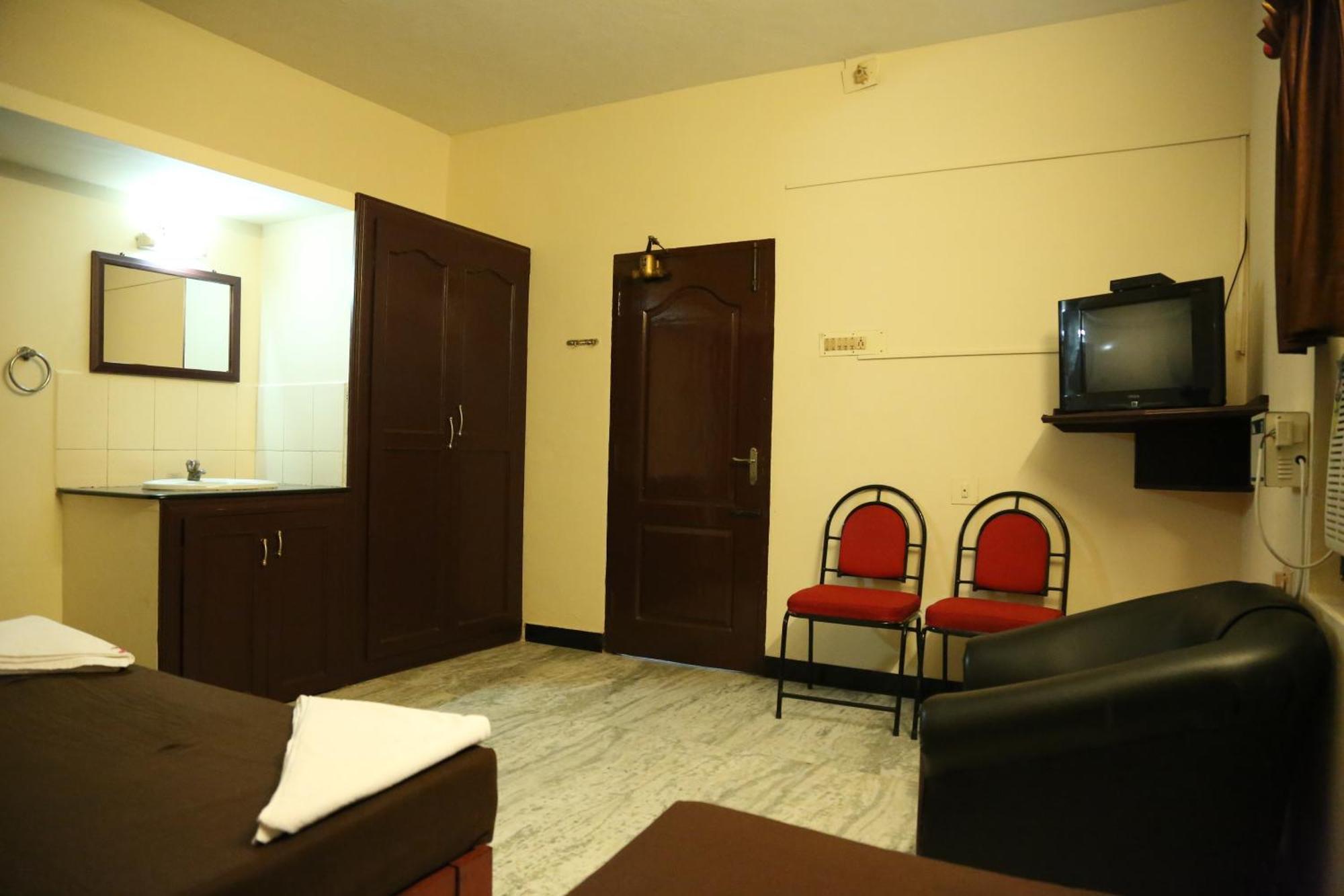 Rmc Travellers Inn Madrás Habitación foto