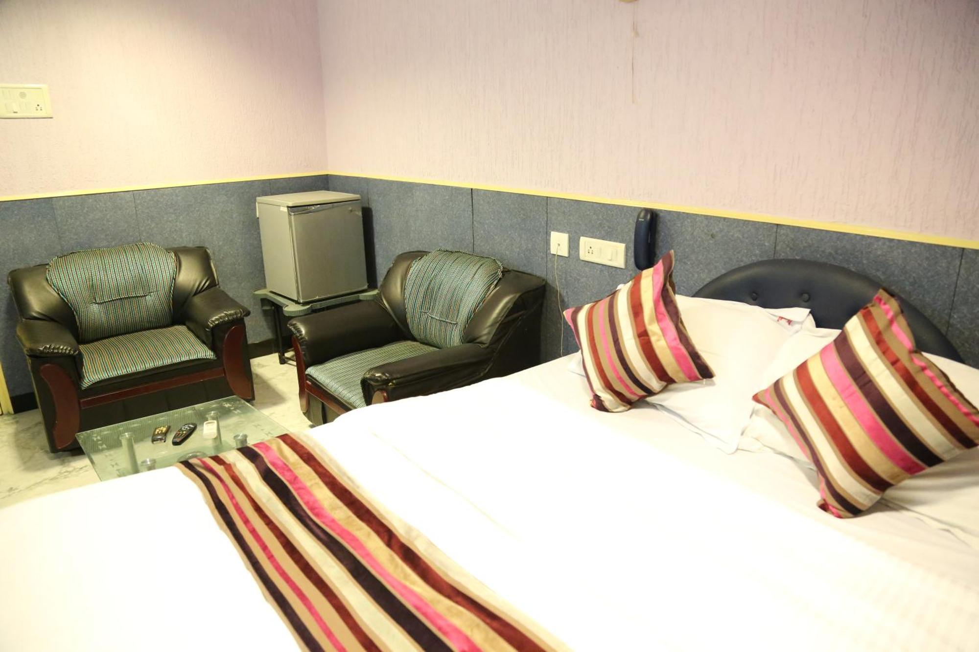 Rmc Travellers Inn Madrás Habitación foto